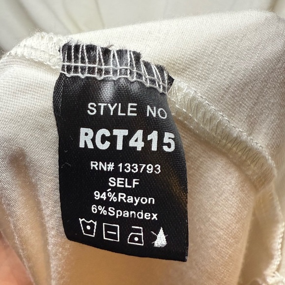 Elegant White V-Neck Women's Top, So Soft!! Size small - Picture 5 of 5